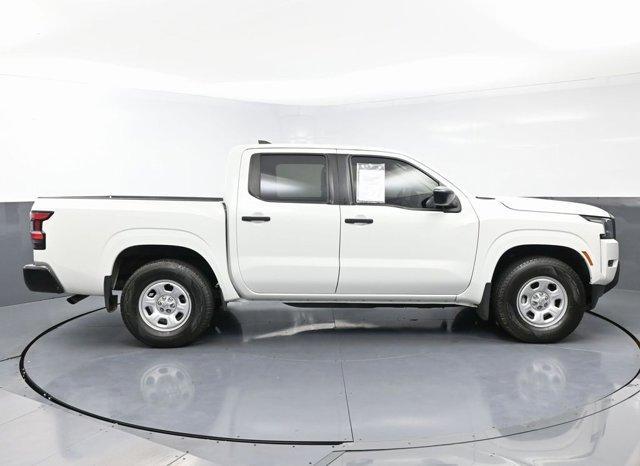 Photo of 2022 Glacier White Nissan Frontier