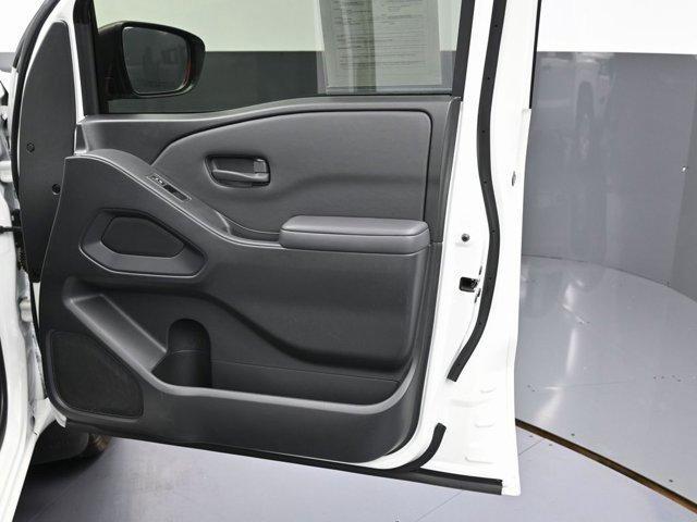 Photo of 2022 Glacier White Nissan Frontier