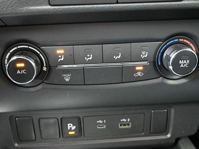 Photo of 2022 Glacier White Nissan Frontier