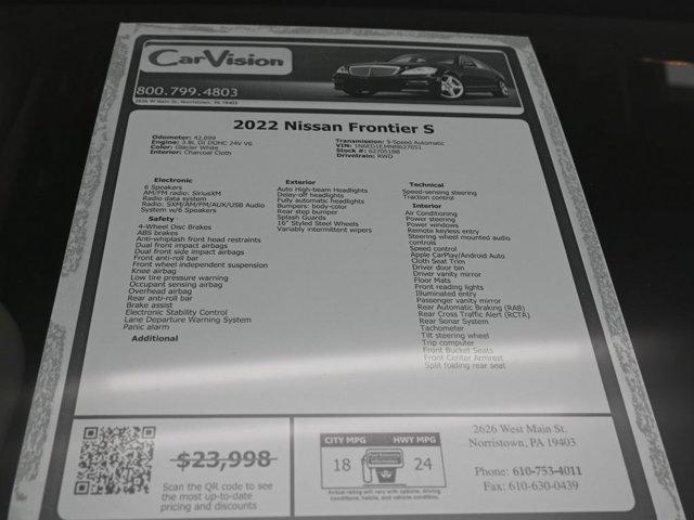 Photo of 2022 Glacier White Nissan Frontier