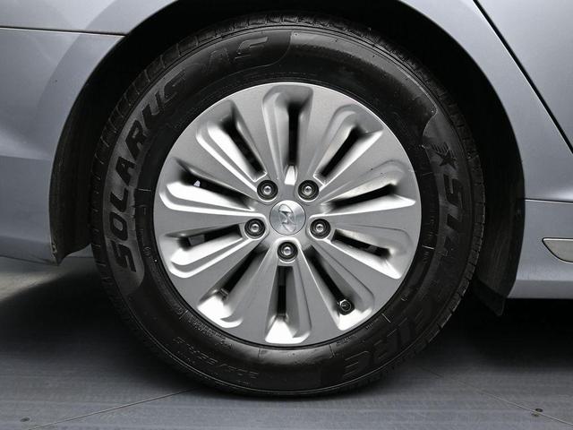 Photo of 2016 Pewter Gray Metallic Hyundai SONATA Hybrid