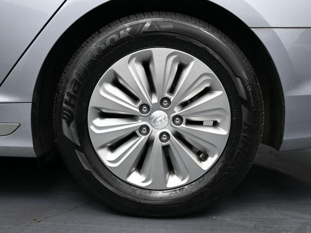 Photo of 2016 Pewter Gray Metallic Hyundai SONATA Hybrid