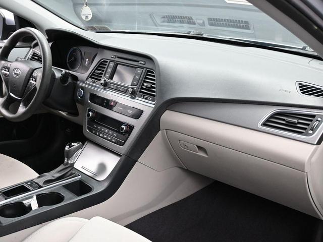 Photo of 2016 Pewter Gray Metallic Hyundai SONATA Hybrid