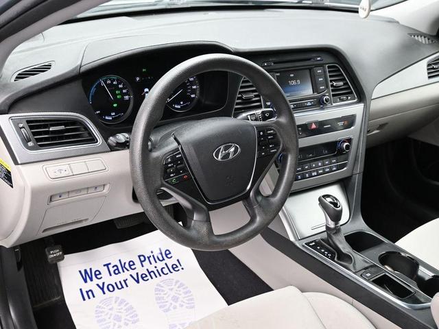 Photo of 2016 Pewter Gray Metallic Hyundai SONATA Hybrid