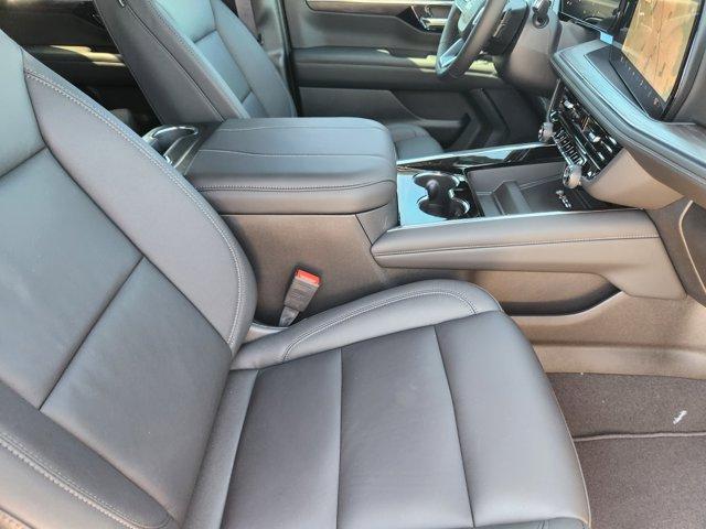 Photo of 2025 Summit White Chevrolet Suburban