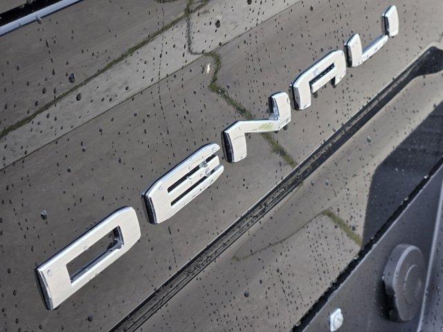 Photo of 2025 Onyx Black GMC Sierra 2500