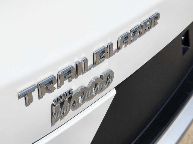 Photo of 2023 Summit White Chevrolet Trailblazer
