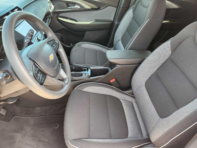 Photo of 2023 Summit White Chevrolet Trailblazer
