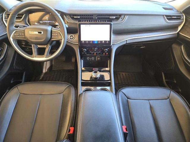 Photo of 2023 Diamond Black Jeep Grand Cherokee
