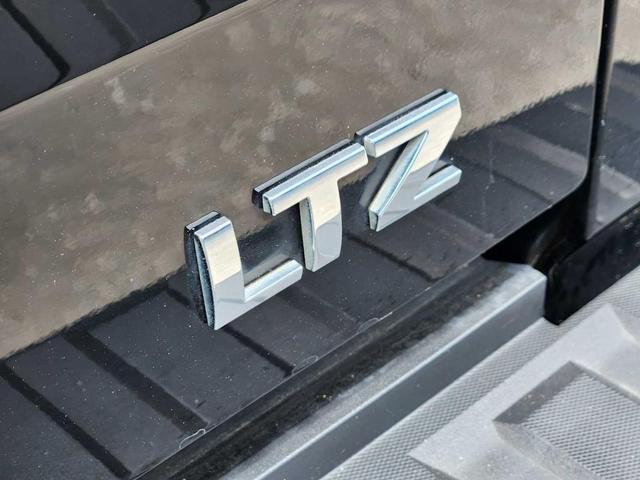 Photo of 2016 Black Chevrolet Silverado 1500