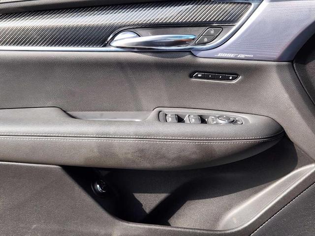 Photo of 2024 Stellar Black Metallic Cadillac XT6
