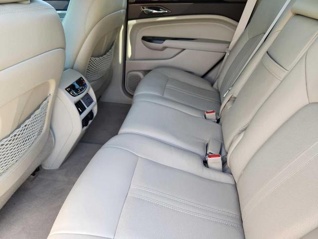 Photo of 2016 Silver Coast Metallic Cadillac SRX