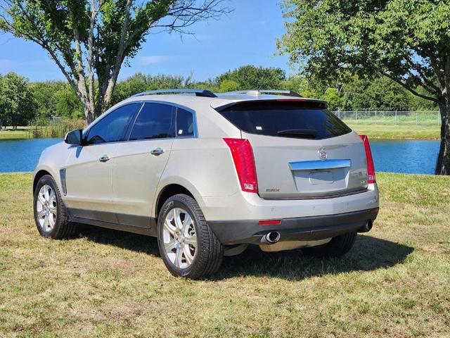 Photo of 2016 Silver Coast Metallic Cadillac SRX