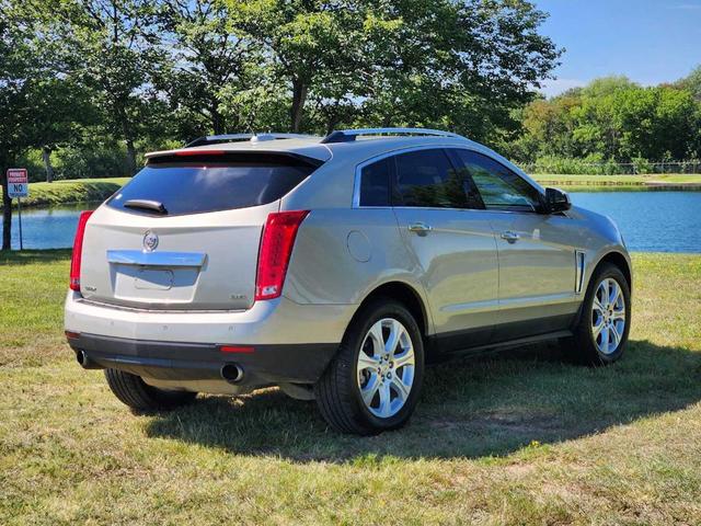 Photo of 2016 Silver Coast Metallic Cadillac SRX