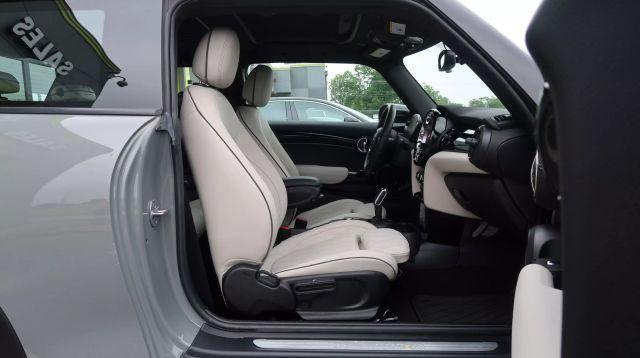 Photo of 2022 Gray MINI SE Hardtop