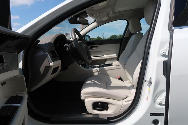 Photo of 2017 Polaris White Jaguar XF