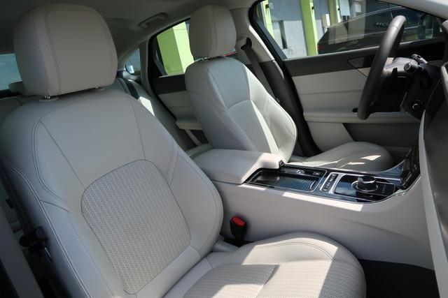 Photo of 2017 Polaris White Jaguar XF