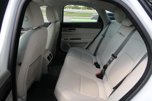 Photo of 2017 Polaris White Jaguar XF