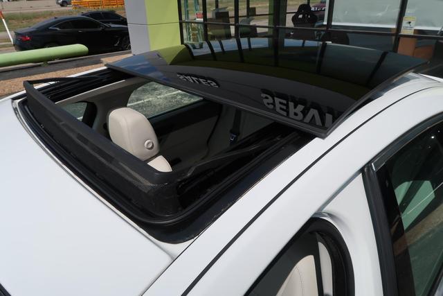 Photo of 2017 Polaris White Jaguar XF
