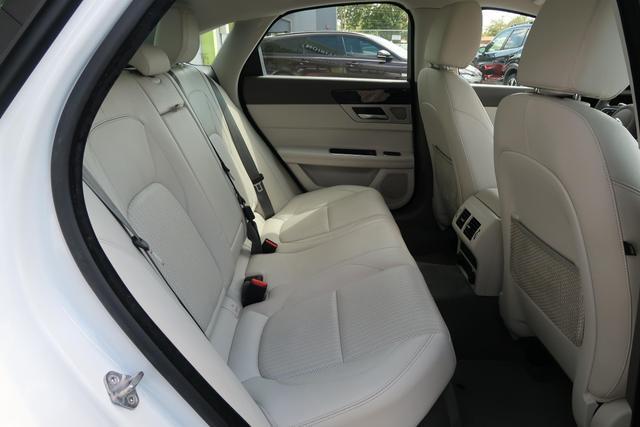 Photo of 2017 Polaris White Jaguar XF
