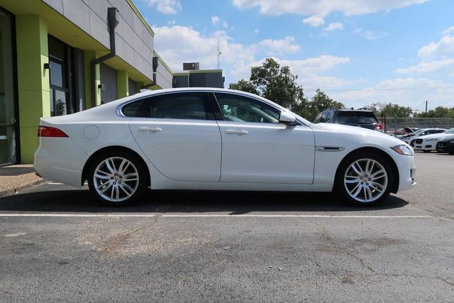 Photo of 2017 Polaris White Jaguar XF