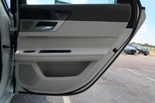 Photo of 2017 Polaris White Jaguar XF