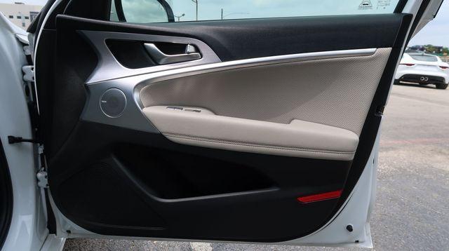 Photo of 2020 White Genesis G70