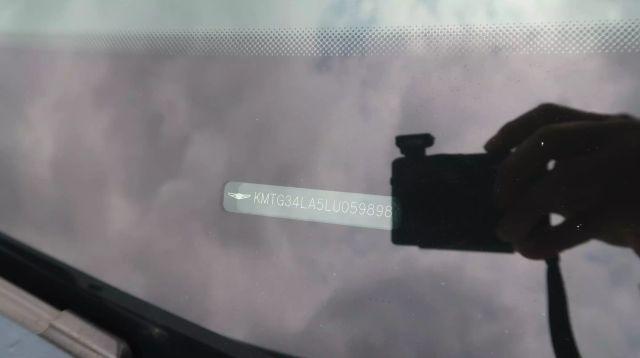 Photo of 2020 White Genesis G70