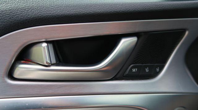 Photo of 2020 White Genesis G70