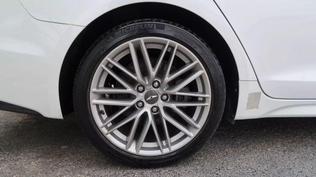 Photo of 2020 White Genesis G70
