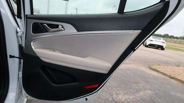 Photo of 2020 White Genesis G70