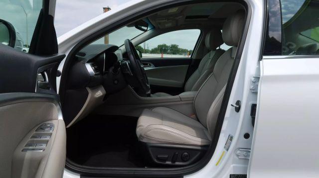 Photo of 2020 White Genesis G70