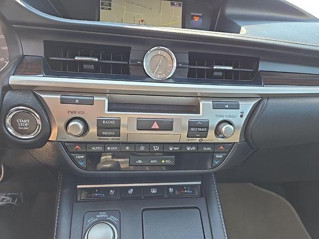 Photo of 2018 Silver Lining Metallic Lexus ES 350