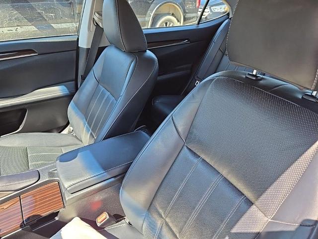 Photo of 2018 Silver Lining Metallic Lexus ES 350