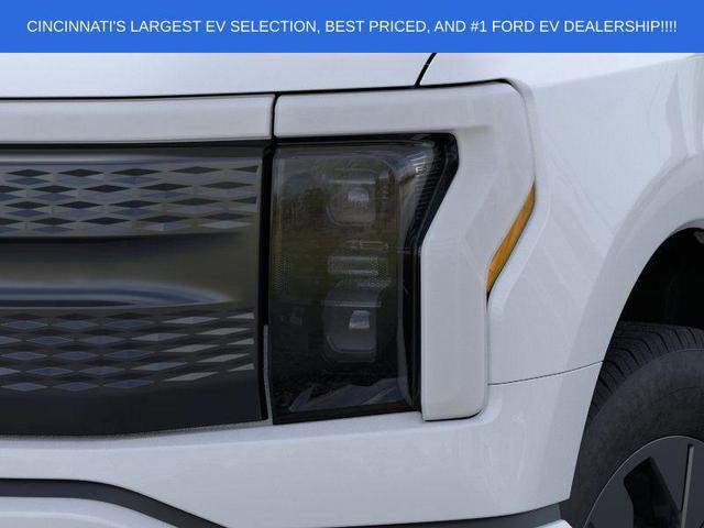 Photo of 2025 Oxford White Ford F-150 Lightning