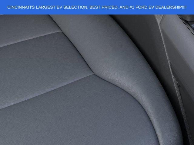 Photo of 2025 Oxford White Ford F-150 Lightning