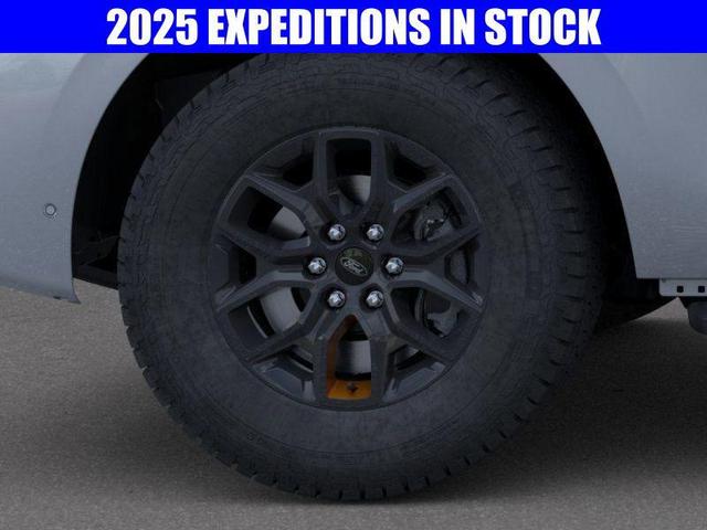 Photo of 2025 Glacier Gray Metallic TriCoat Ford Expedition