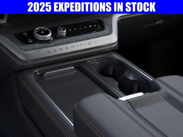 Photo of 2025 Glacier Gray Metallic TriCoat Ford Expedition