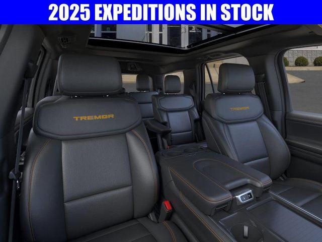 Photo of 2025 Glacier Gray Metallic TriCoat Ford Expedition