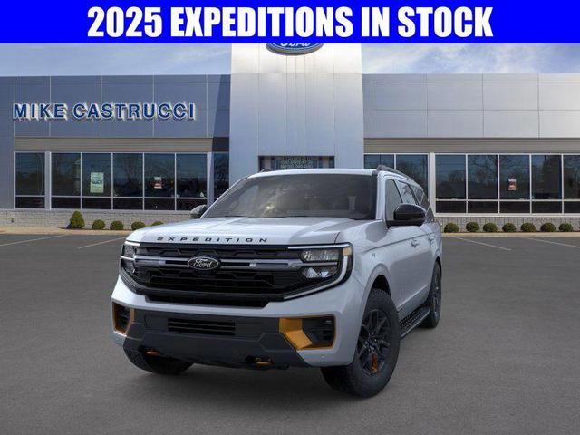 Photo of 2025 Glacier Gray Metallic TriCoat Ford Expedition