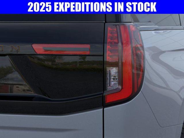 Photo of 2025 Glacier Gray Metallic TriCoat Ford Expedition