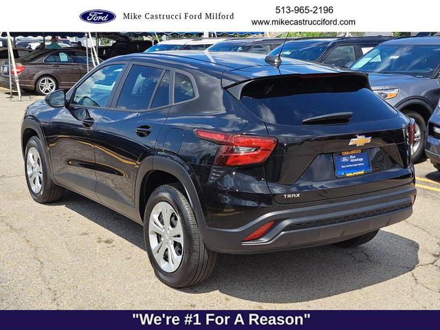 Photo of 2024 Mosaic Black Metallic Chevrolet Trax