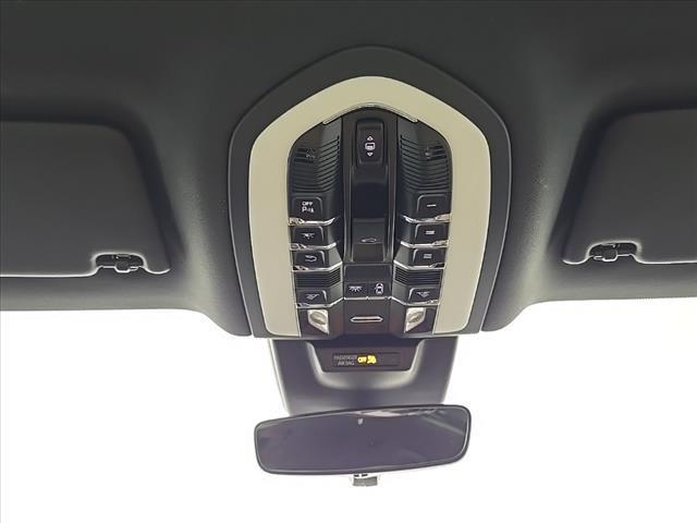 Photo of 2025 White Porsche Macan
