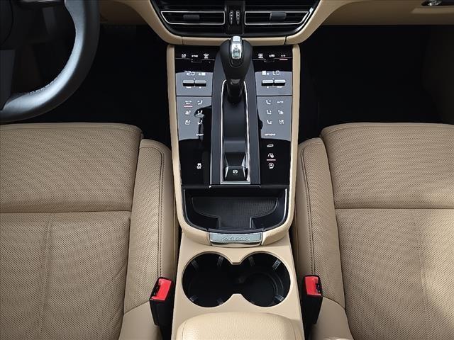 Photo of 2025 White Porsche Macan