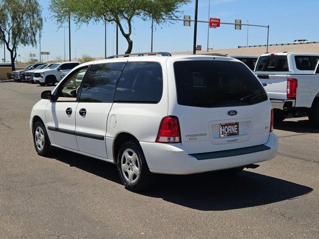 Photo of 2005 White Ford Freestar