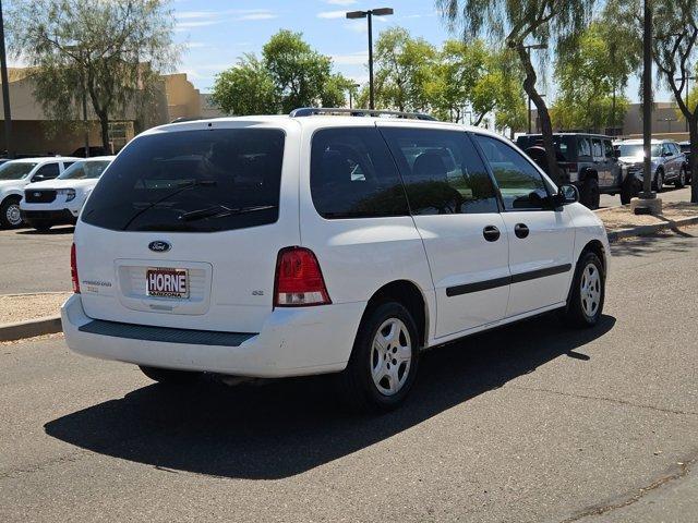 Photo of 2005 White Ford Freestar