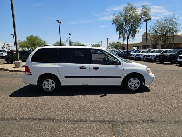 Photo of 2005 White Ford Freestar