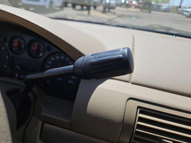 Photo of 2005 White Ford Freestar