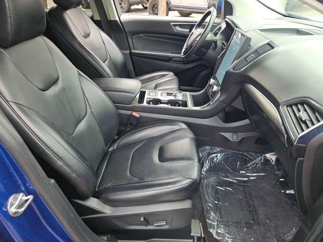 Photo of 2022 Blue Metallic Ford Edge