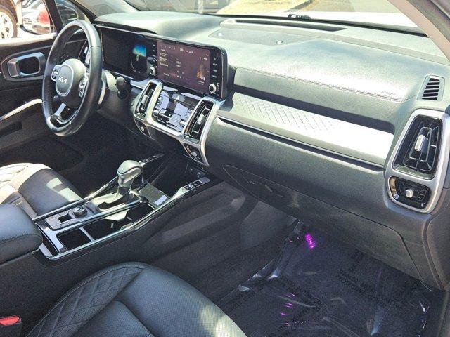 Photo of 2022 Glacial White Pearl Kia Sorento